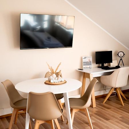C4S Come4Stay Altoetting - 3-Zi Whg I Zentrale Lage I Parkplatz I Balkon I Wifi I Smarttv I 1 Kingsize, 1 Queensize Bett I Office Arbeitsplatz I Wohnbereich Mit Couch Und Essbereich I Voll Ausgestattete Kueche I Nespresso Εξωτερικό φωτογραφία