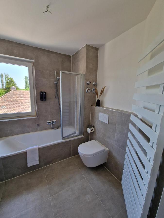 C4S Come4Stay Altoetting - 3-Zi Whg I Zentrale Lage I Parkplatz I Balkon I Wifi I Smarttv I 1 Kingsize, 1 Queensize Bett I Office Arbeitsplatz I Wohnbereich Mit Couch Und Essbereich I Voll Ausgestattete Kueche I Nespresso Εξωτερικό φωτογραφία