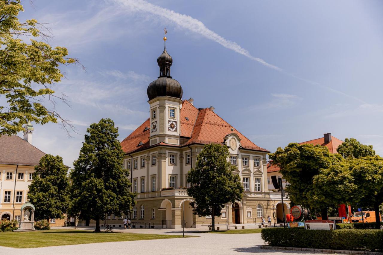 C4S Come4Stay Altoetting - 3-Zi Whg I Zentrale Lage I Parkplatz I Balkon I Wifi I Smarttv I 1 Kingsize, 1 Queensize Bett I Office Arbeitsplatz I Wohnbereich Mit Couch Und Essbereich I Voll Ausgestattete Kueche I Nespresso Εξωτερικό φωτογραφία