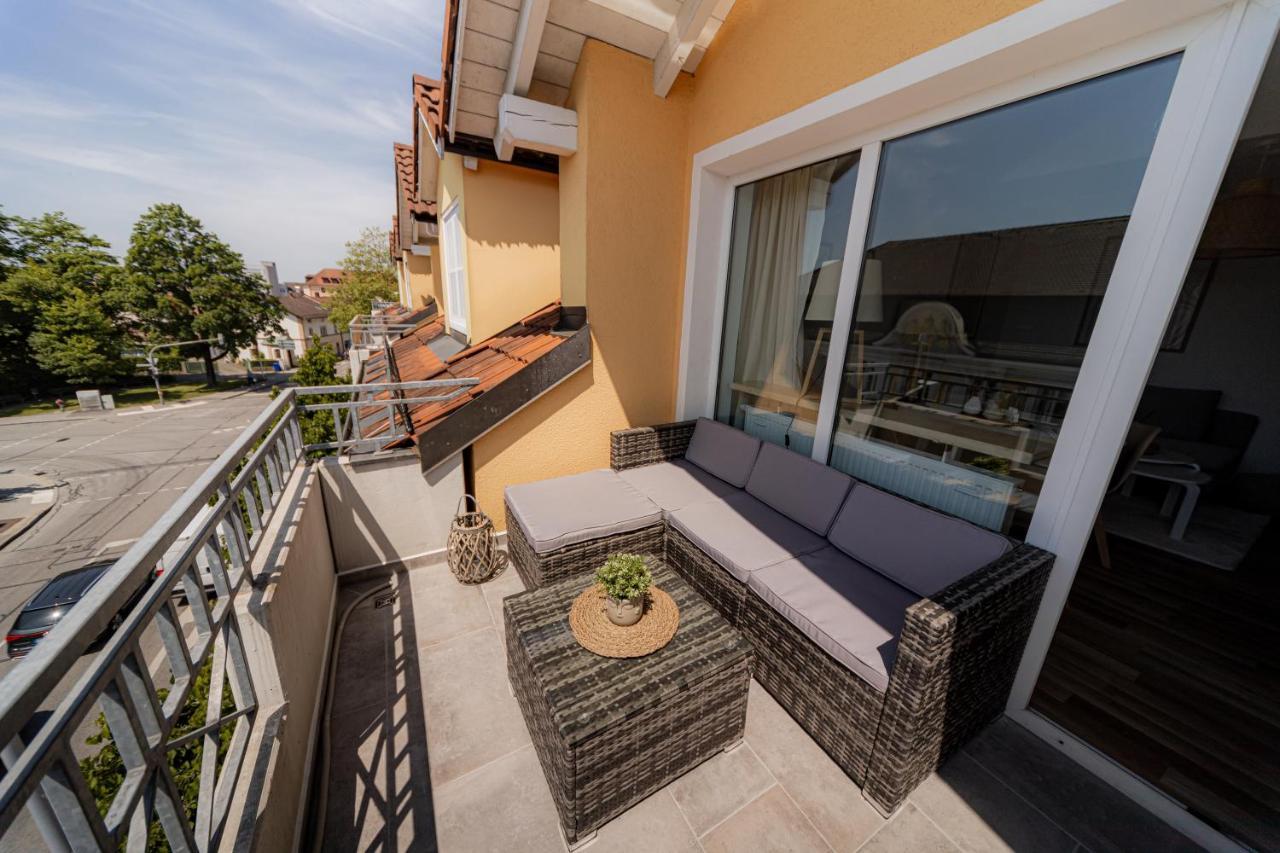 C4S Come4Stay Altoetting - 3-Zi Whg I Zentrale Lage I Parkplatz I Balkon I Wifi I Smarttv I 1 Kingsize, 1 Queensize Bett I Office Arbeitsplatz I Wohnbereich Mit Couch Und Essbereich I Voll Ausgestattete Kueche I Nespresso Εξωτερικό φωτογραφία