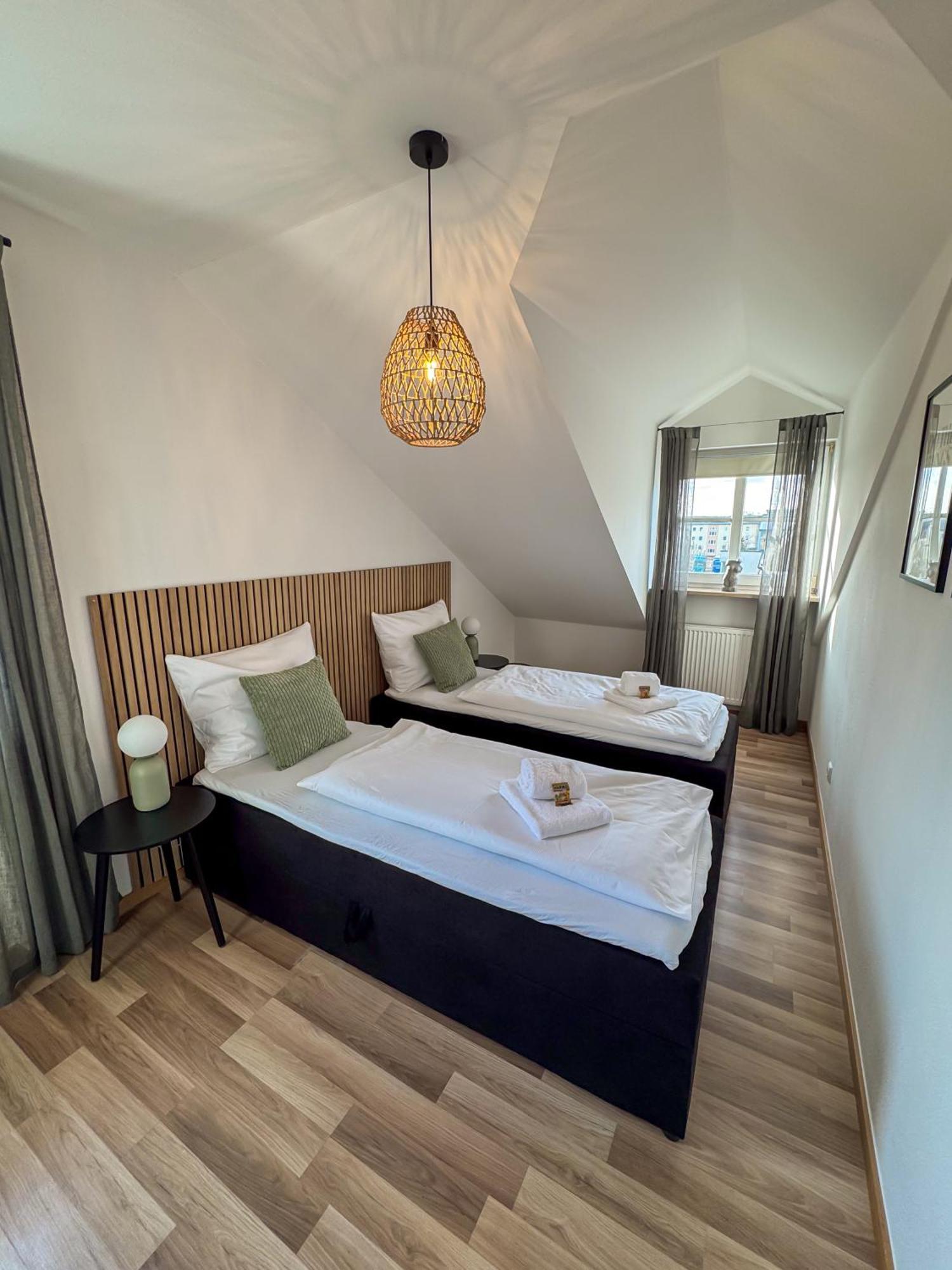 C4S Come4Stay Altoetting - 3-Zi Whg I Zentrale Lage I Parkplatz I Balkon I Wifi I Smarttv I 1 Kingsize, 1 Queensize Bett I Office Arbeitsplatz I Wohnbereich Mit Couch Und Essbereich I Voll Ausgestattete Kueche I Nespresso Εξωτερικό φωτογραφία