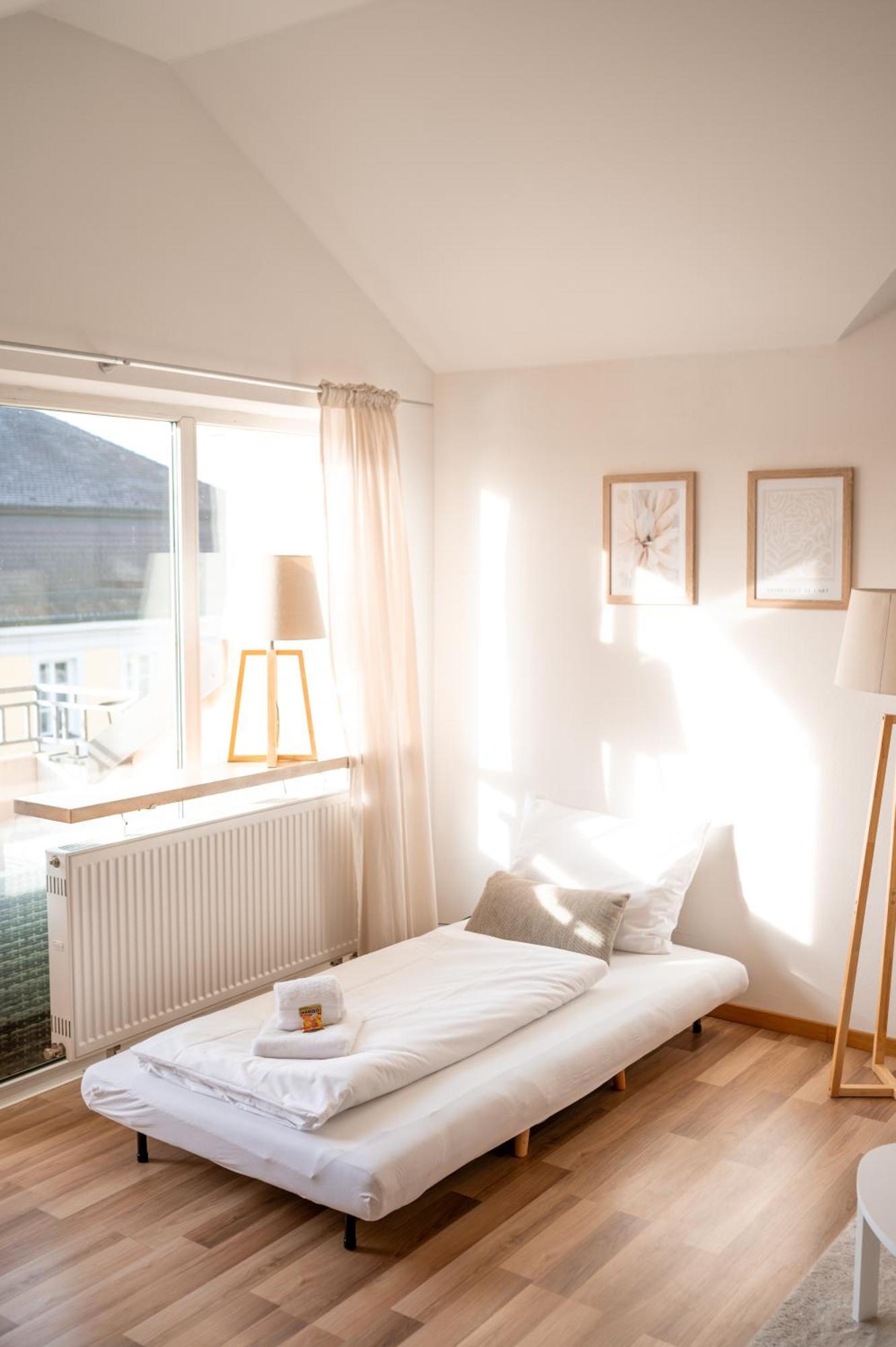 C4S Come4Stay Altoetting - 3-Zi Whg I Zentrale Lage I Parkplatz I Balkon I Wifi I Smarttv I 1 Kingsize, 1 Queensize Bett I Office Arbeitsplatz I Wohnbereich Mit Couch Und Essbereich I Voll Ausgestattete Kueche I Nespresso Εξωτερικό φωτογραφία